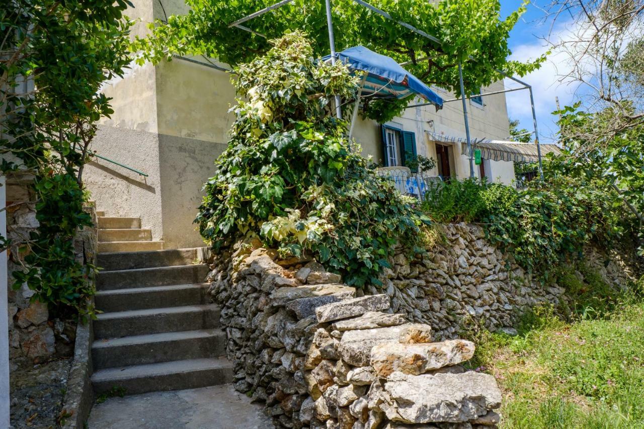Apartments Valun Exterior photo