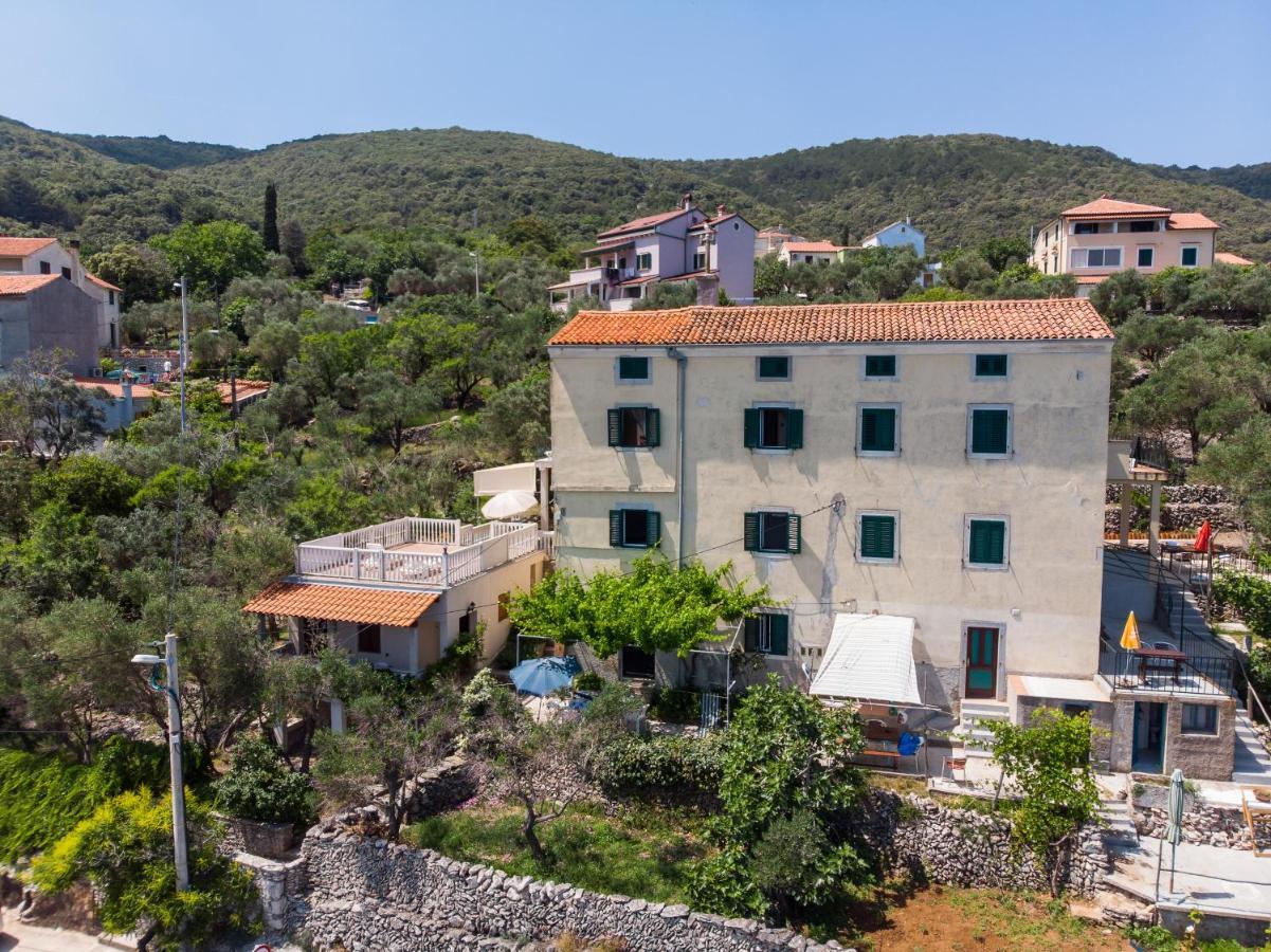 Apartments Valun Exterior photo